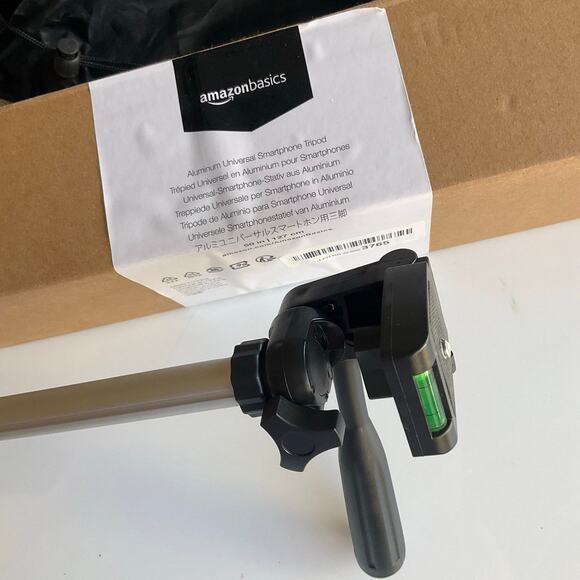 Amazon Basics 50-Inch | 127 cm Lightweight Tripod With Bag, Black - Picture 6 of 6